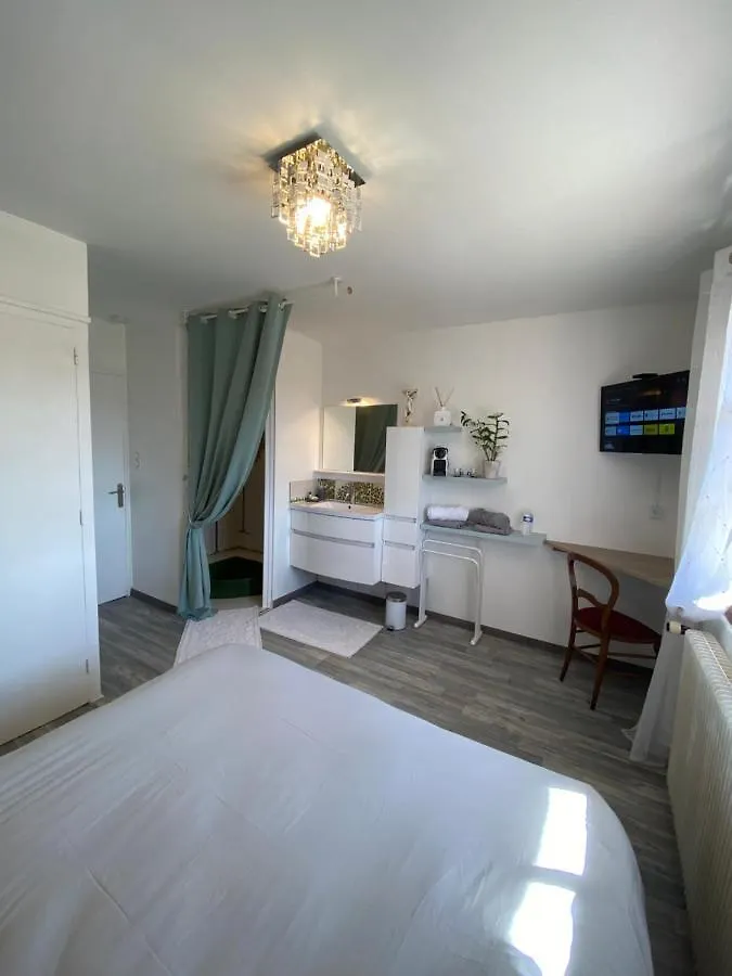 Bed and Breakfast Domaine De La Provencale Saint-Didier-de-la-Tour Frankreich